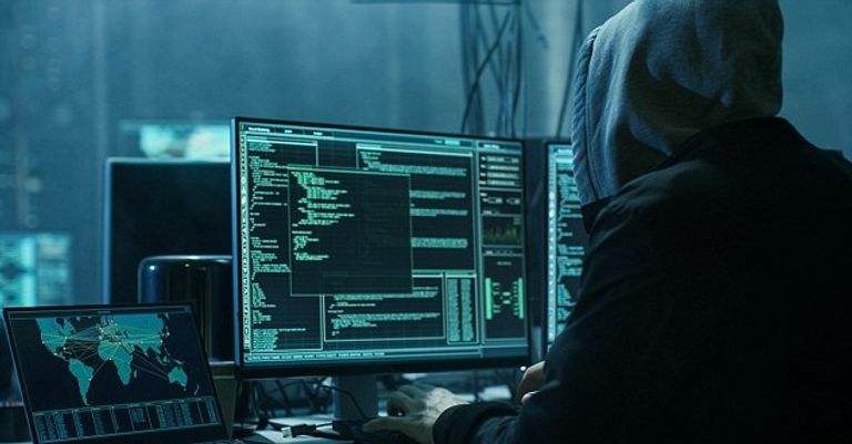 "دارك ويب" زاوية مشبوهة على الإنترنت يستخدمها المجرمون والإرهابيون وتجار الممنوعات موقع فيسبوك