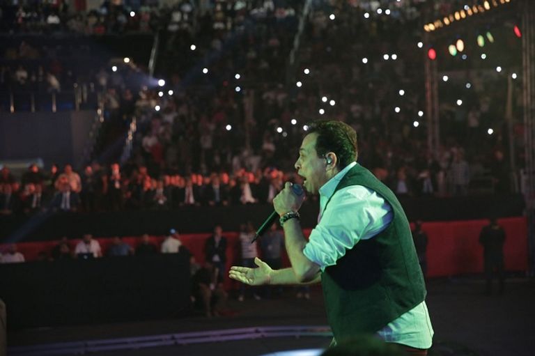 حكيم في حفل استاد القاهرة