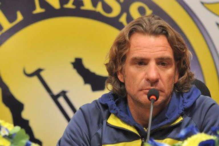 سلمان المالك مع الجهاز الفني للنصر