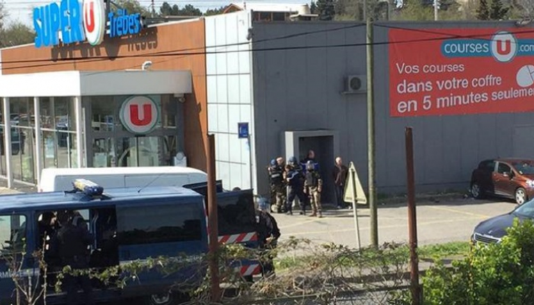 الشرطة الفرنسية تستعد لاقتحام المتجر الذي شهد عملية الاحتجاز