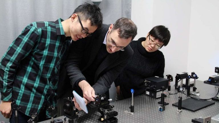 بكين تقدم حوافز نقدية لجذب المواهب إليها