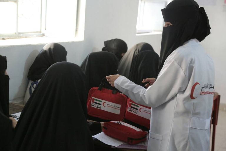 الهلال الأحمر الإماراتي ينظم محاضرات تثقيفية في تريم اليمنية