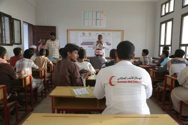 الهلال الأحمر الإماراتي ينظم محاضرات تثقيفية في تريم اليمنية
