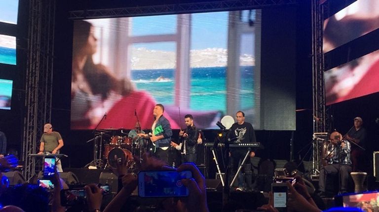 عمرو دياب في حفل الجامعة الأمريكية بالقاهرة