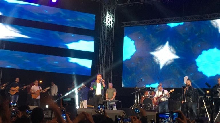 عمرو دياب في حفل الجامعة الأمريكية بالقاهرة