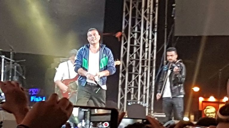 عمرو دياب في حفل الجامعة الأمريكية بالقاهرة