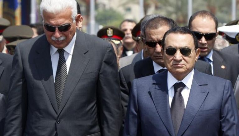 الرئيس المصري الأسبق مبارك ورئيس الوزراء الأسبق أحمد نظيف