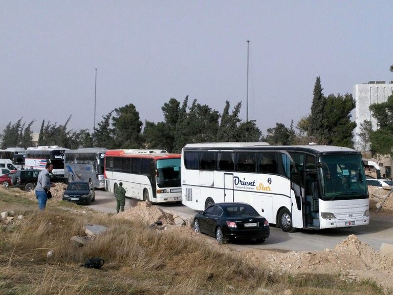 عملية الإجلاء هي الثانية بموجب اتفاق روسي وفصيل معارض جانب من عمليات الإجلاء بالغوطة الشرقية