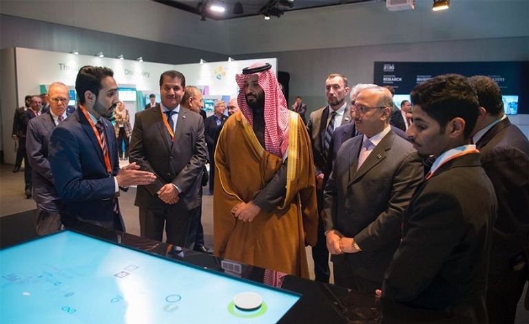 الأمير محمد بن سلمان خلال زيارة معهد ماساتشوستس للتكنولوجيا