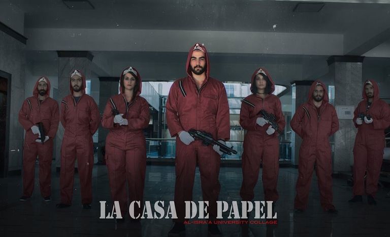 طلاب عراقيون يحتفلون بالتخرج على طريقتهم