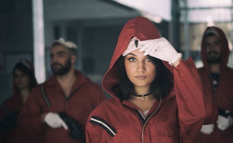 طلاب عراقيون يحتفلون بالتخرج على طريقتهم