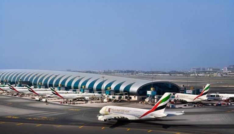 طيران الإمارات تضع ملصق عام زايد على 10 طائرات