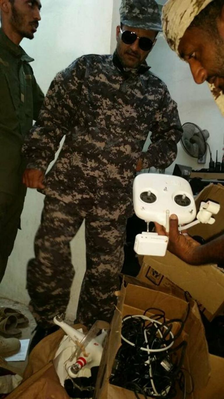 جزء من المضبوطات الكاميرات المضبوطة في عدن