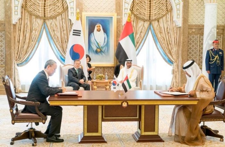 محمد بن زايد والرئيس الكوري يشهدان توقيع مذكرات التفاهم