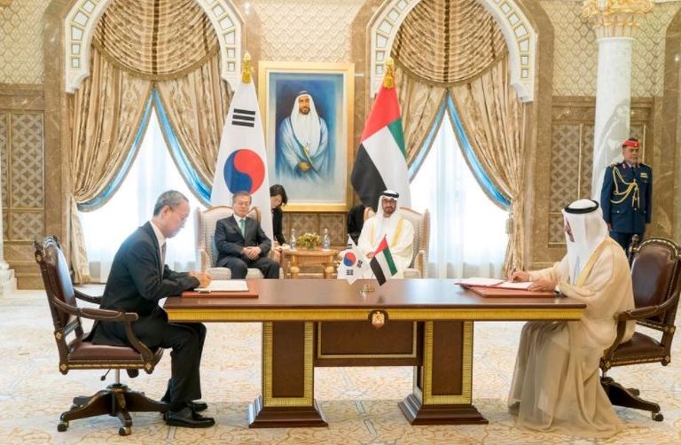 محمد بن زايد والرئيس الكوري يشهدان توقيع مذكرات التفاهم