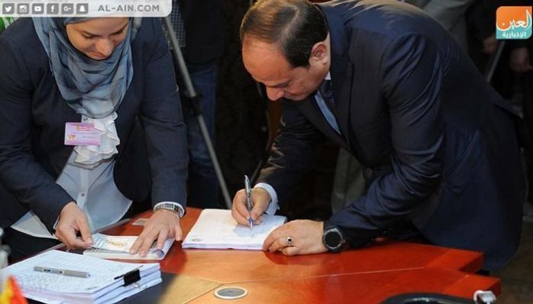  الرئيس عبد الفتاح السيسي خلال الإدلاء بصوته في الانتخابات الرئاسية