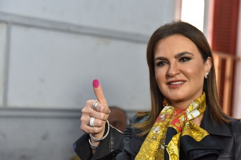 وزيرة الاستثمار المصرية عقب الإدلاء بصوتها الرئيس عبد الفتاح السيسي خلال الإدلاء بصوته في الانتخابات الرئاسية