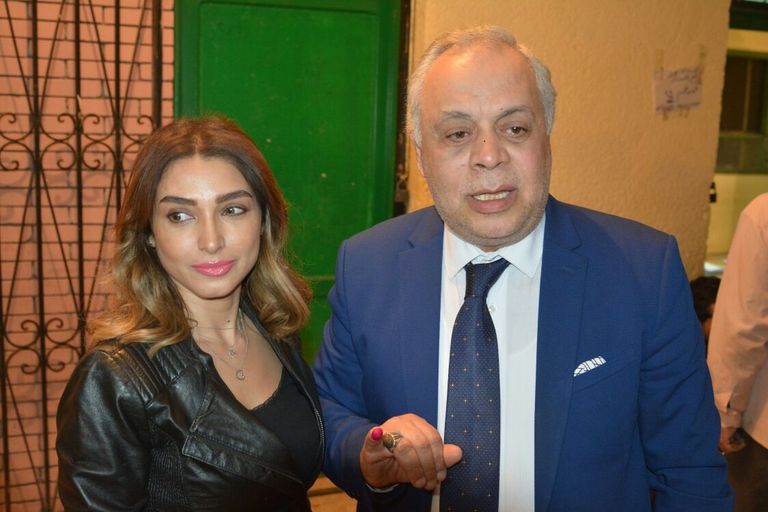 أشرف زكي وزوجته في الانتخابات