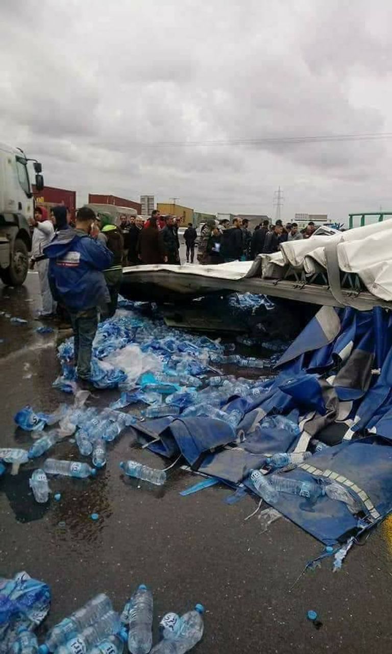 سقوط جسر للراجلين في بومرداس الجزائرية سقوط جسر للمشاة في بومرداس الجزائرية