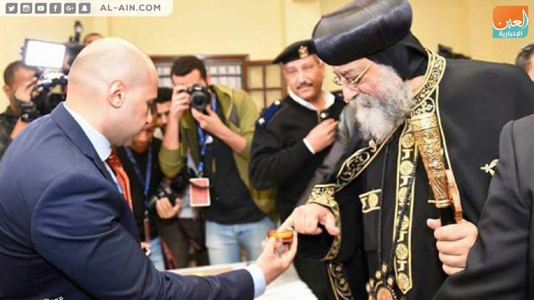 البابا تواضروس الثاني بابا الإسكندرية بطريرك الكرازة المرقسية أثناء الإدلاء بصوته في الانتخابات الرئاسية المصرية البابا تواضروس خلال الإدلاء بصوته في الانتخابات الرئاسية المصرية