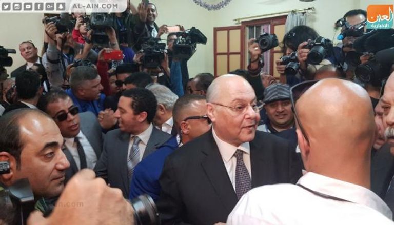 المرشح الرئاسي موسى مصطفى موسى رئيس حزب الغد أثناء الإدلاء بصوته