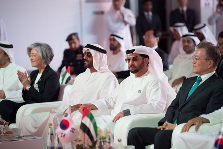 الشيخ محمد بن زايد آل نهيان ولي عهد أبوظبي، ورئيس كوريا الجنوبية  
