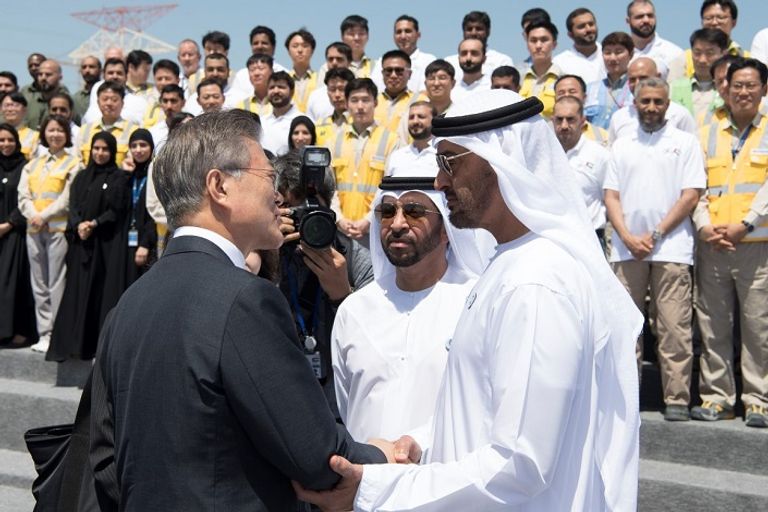 الشيخ محمد بن زايد آل نهيان ولي عهد أبوظبي، ورئيس كوريا الجنوبية  