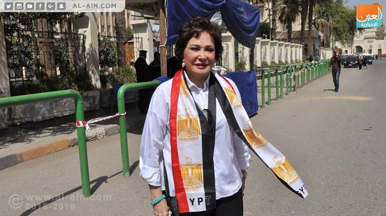 الفنانة المصرية لبلبة تدلي بصوتها في الانتخابات الرئاسية 2018