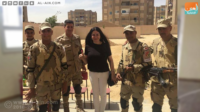 الفنانة المصرية وفاء سالم تدلي بصوتها في الانتخابات الرئاسية 2018