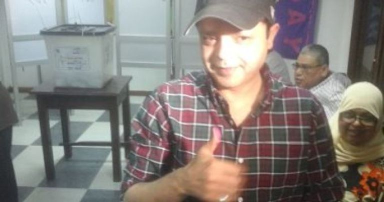 الفنان المصري محمد هنيدي يدلي بصوته في الانتخابات الرئاسية 2018