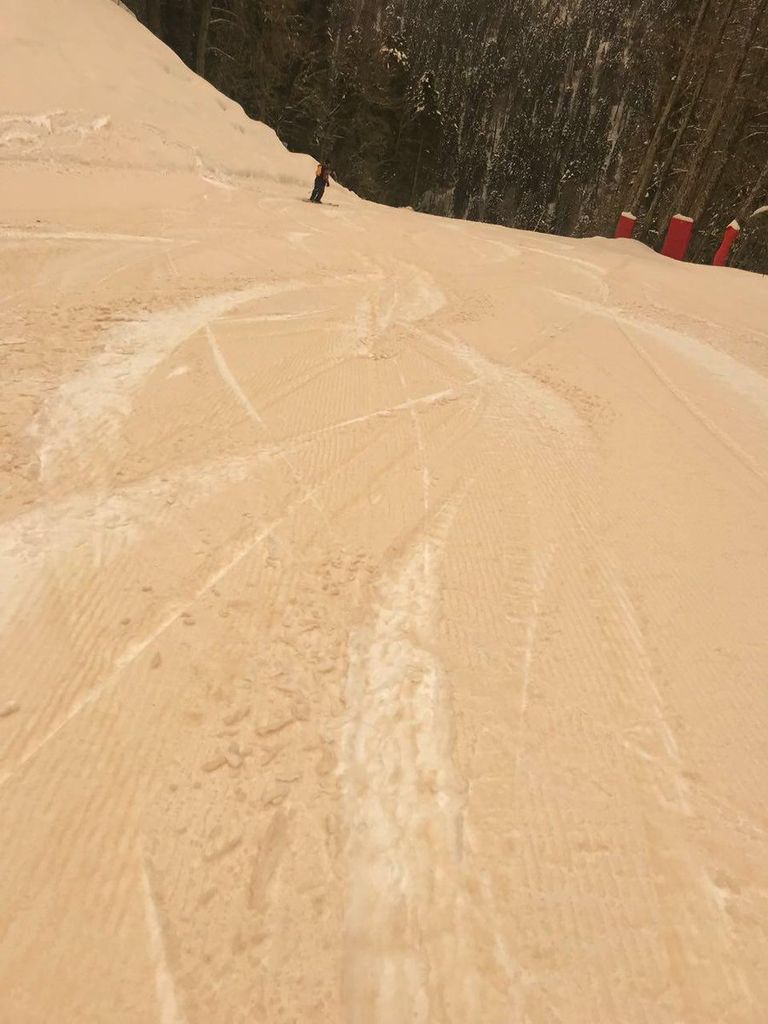 متزلجون على الجليد بأحد المنتجعات الروسية