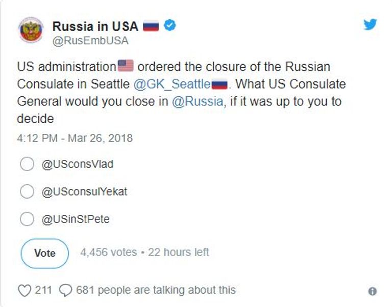 علم روسيا على إحدى السفارات الروسية - رويترز