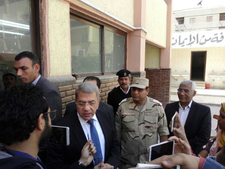 وزير المالية المصري وزيرة التخطيط المصرية هالة السعيد تدلي بصوتها بالانتخابات