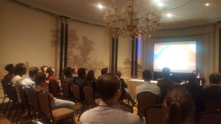 جانب من حفل تدشين الرابطة شعار رابطة أصدقاء الإمارات