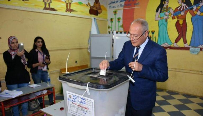 أحمد أبوالغيط يدلي بصوته في انتخابات الرئاسة المصرية