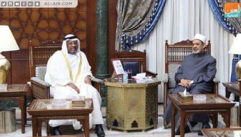 الإمام الأكبر الدكتور أحمد الطيب خلال لقاء جمعة بن مبارك الجنيبي سفير دولة الإمارات