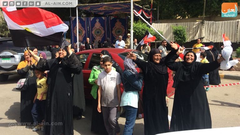 أجواء احتفالية أمام اللجان عبدالفتاح السيسي وموسى مصطفى موسى