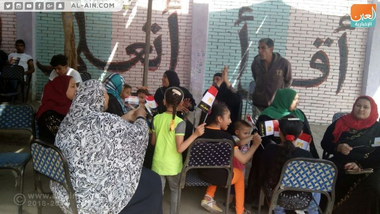 أجواء احتفالية أمام اللجان عبدالفتاح السيسي وموسى مصطفى موسى