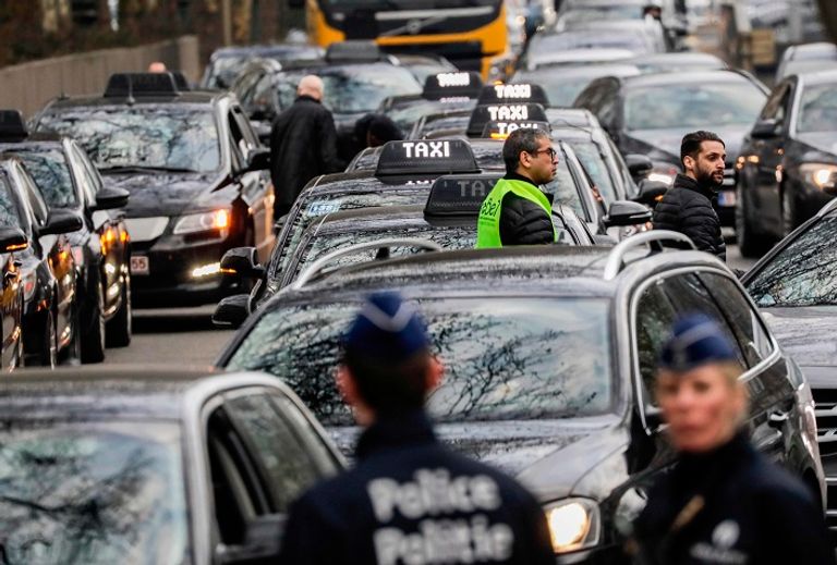 احتجاج سائقي سيارات الأجرة في شوارع بروكسل
