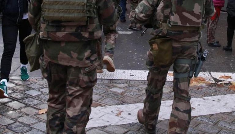 قوات من الجيش الفرنسي تصل إلى موقع الحادث