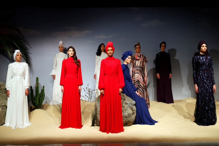 إطلالات محتشمة تصاميم محتشمة وعصرية