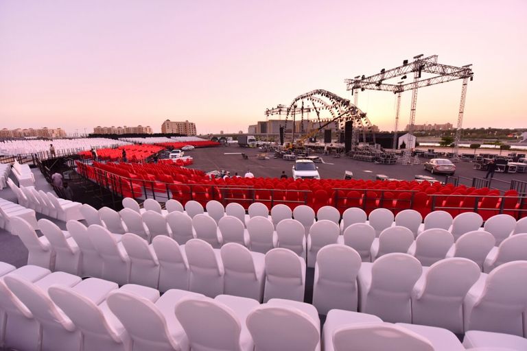 كراسي بلون علم مصر تامر حسني يستعد لحفل في جدة