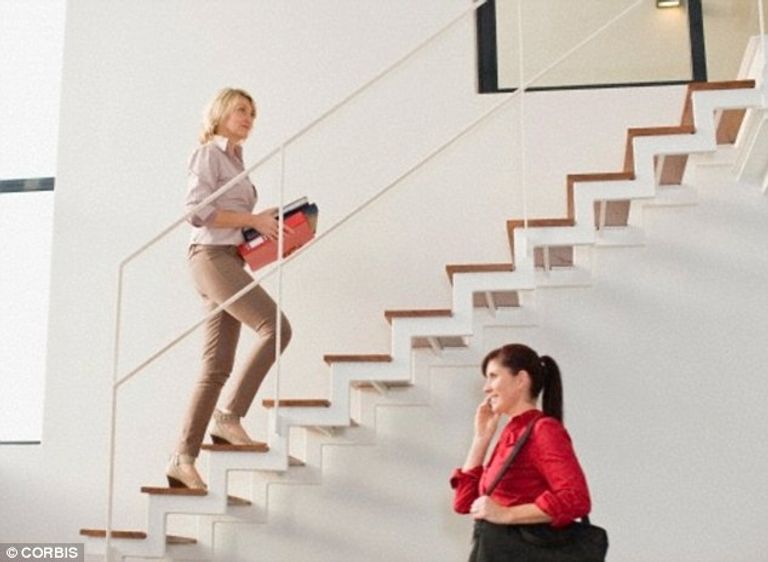 صعود الدرج بدلا من المصعد يعكس الأضرار الناجمة عن الجلوس لفترات طويلة