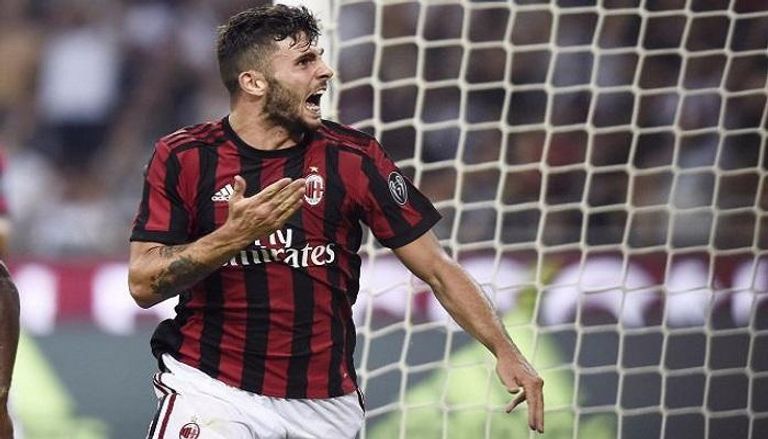 باتريك كوتروني مهاجم ميلان جانلويجي بوفون حارس مرمى يوفنتوس