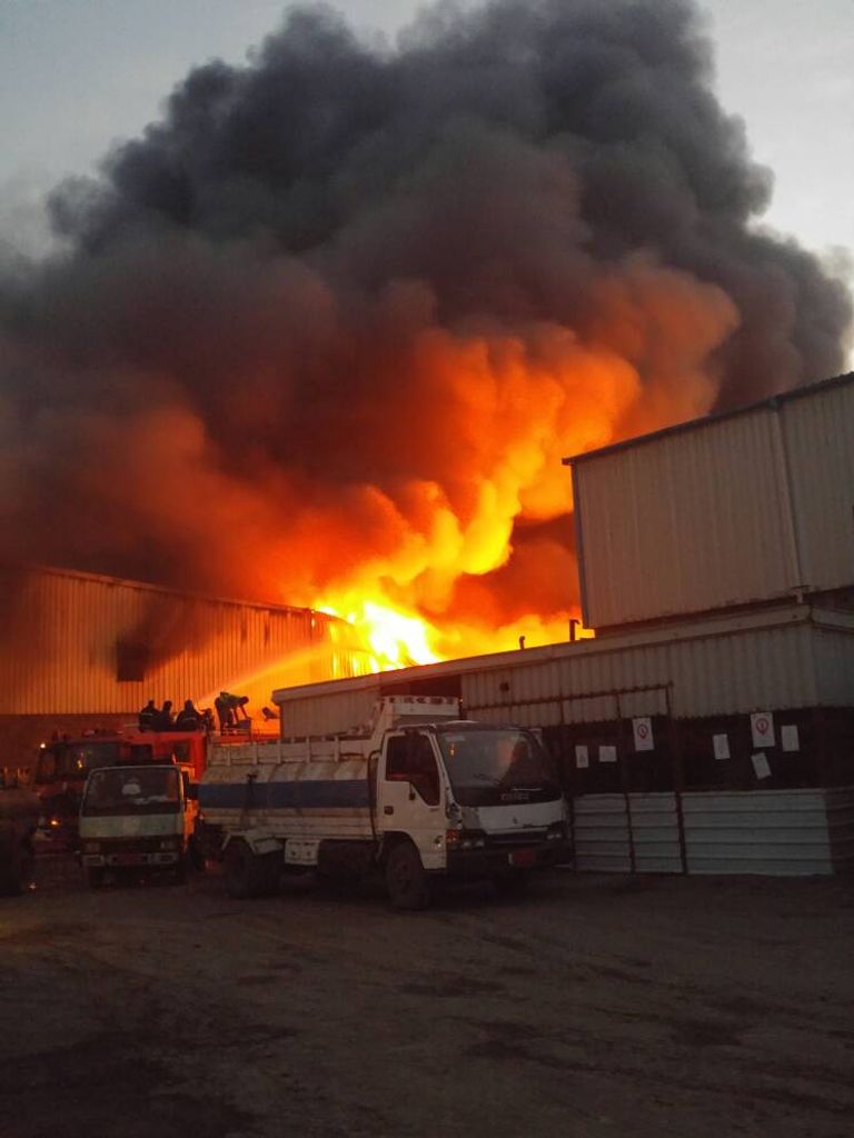 حرائق مخازن برنامج الغذاء العالمي بصواريخ مليشيا الحوثي