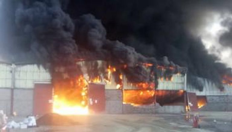 حرائق مخازن برنامج الغذاء العالمي بصواريخ مليشيا الحوثي