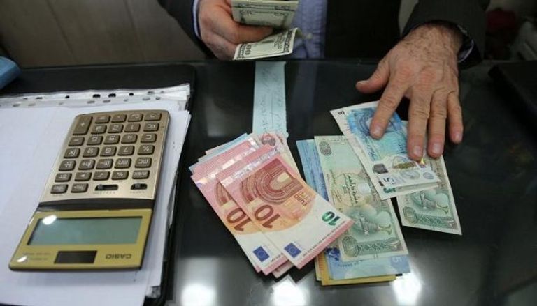 تدهور الريال الإيراني أمام الدولار