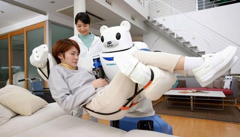 اليابان تستعين بالروبوتات لرعاية المسنين 