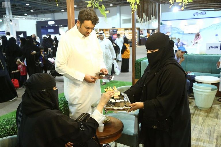 منافسة بمعرض "أجواء القهوة" لجذب الزوار