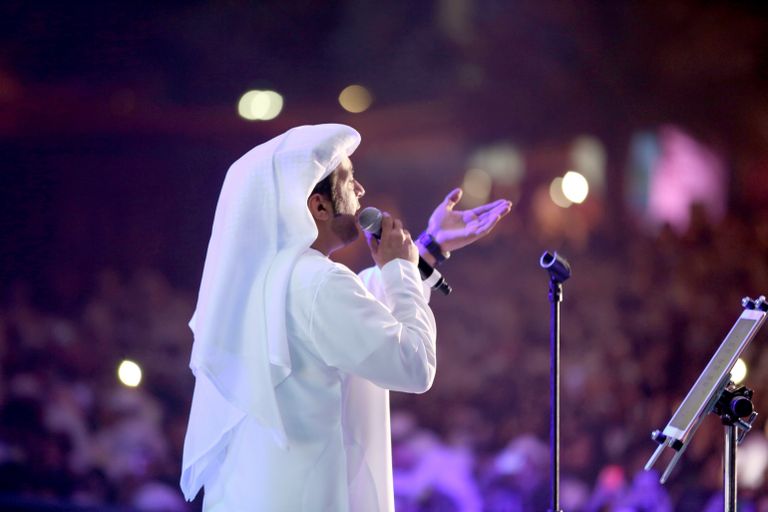 عيضة المنهالي يشعل حفل أبوظبي